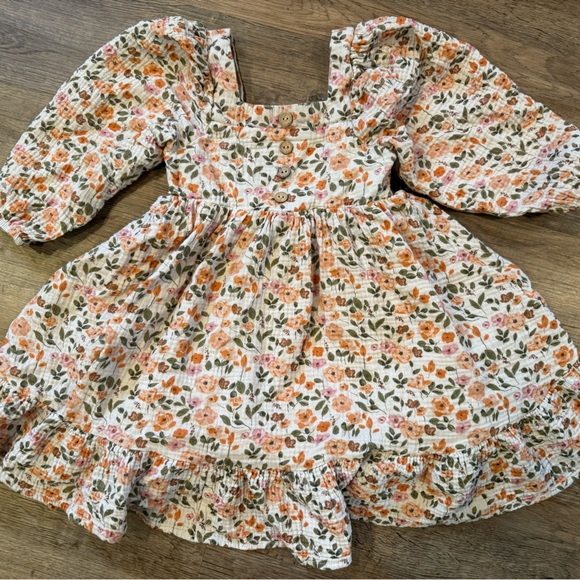 cheeky plum Other - Cheeky Plum Floral Kids 3/4 puff sleeve dress- Floral with wooden buttons